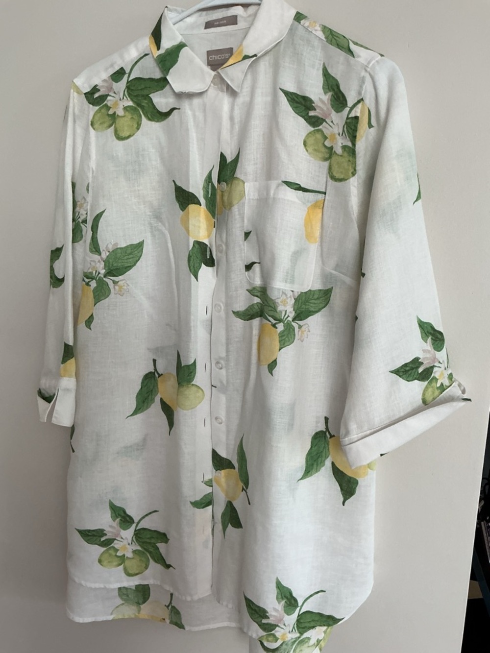 Chico's White Linen Button-Down Shirt with Yellow Lemon Print size 1, no iron